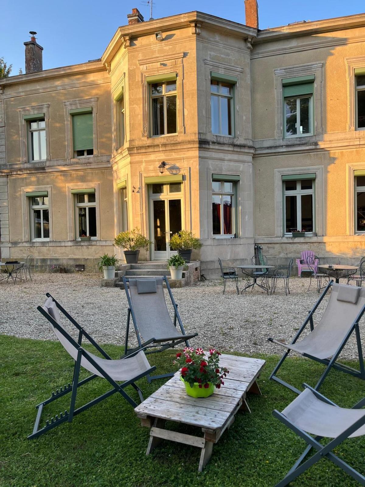 Chateau De Pougy Esterno foto